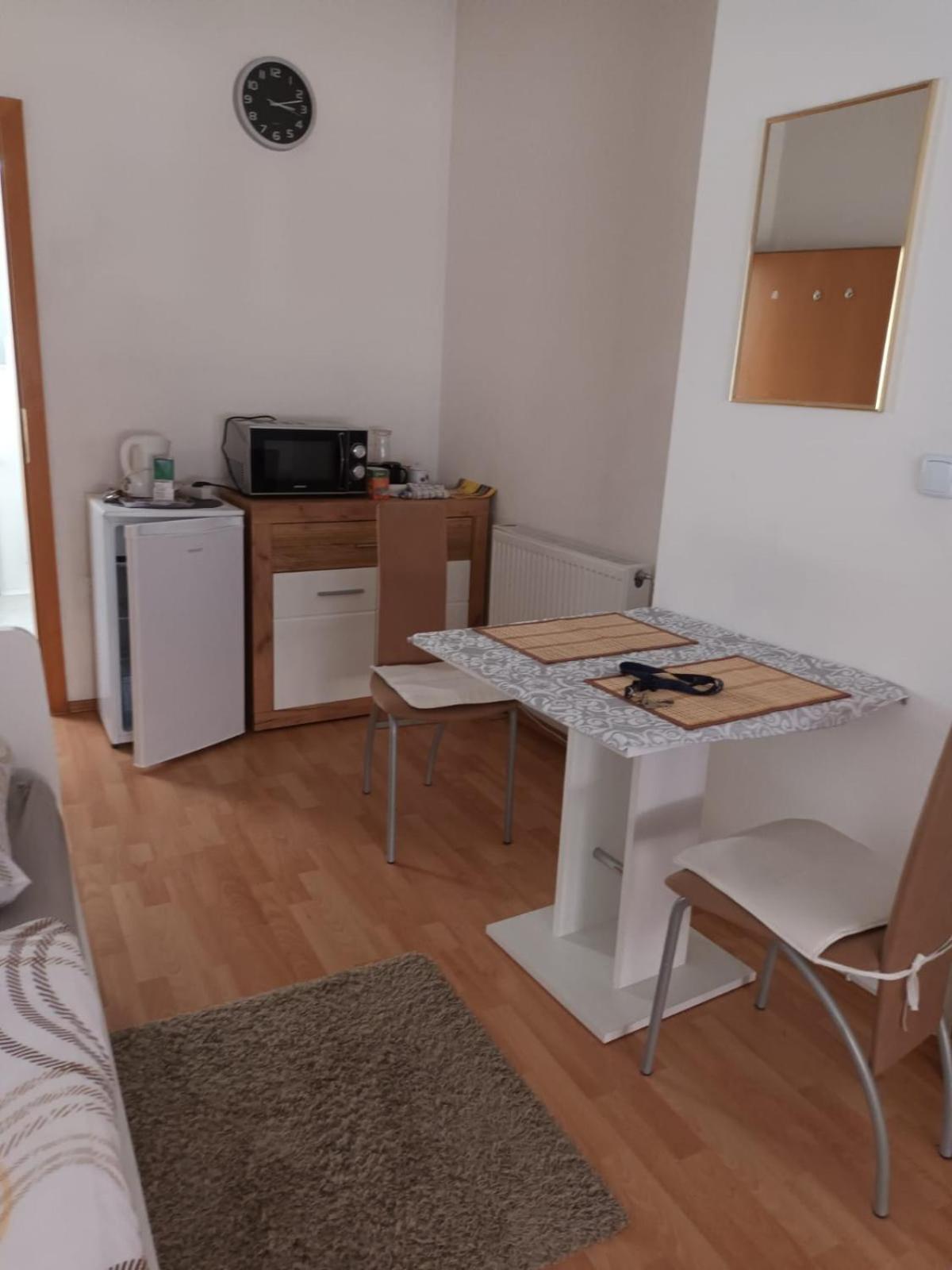 Privat Zimmer Kf *